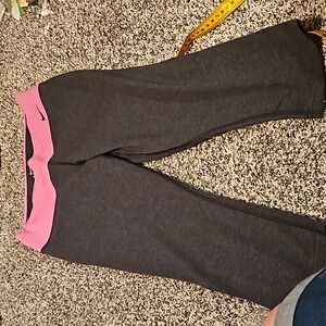 Nike 3/4 leggings. Black and pink. Size M